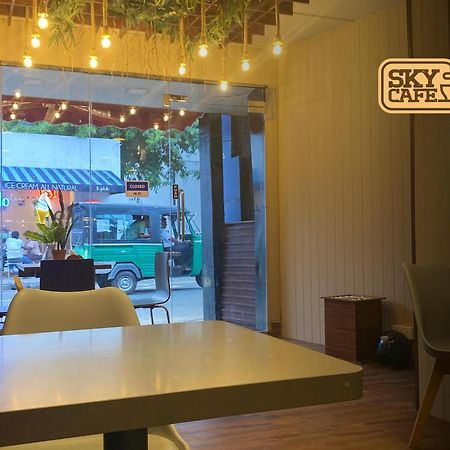 Sky Hostel 니곰보 외부 사진