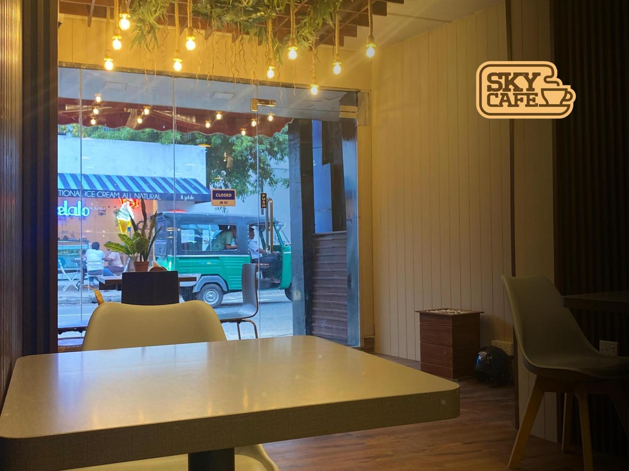 Sky Hostel 니곰보 외부 사진