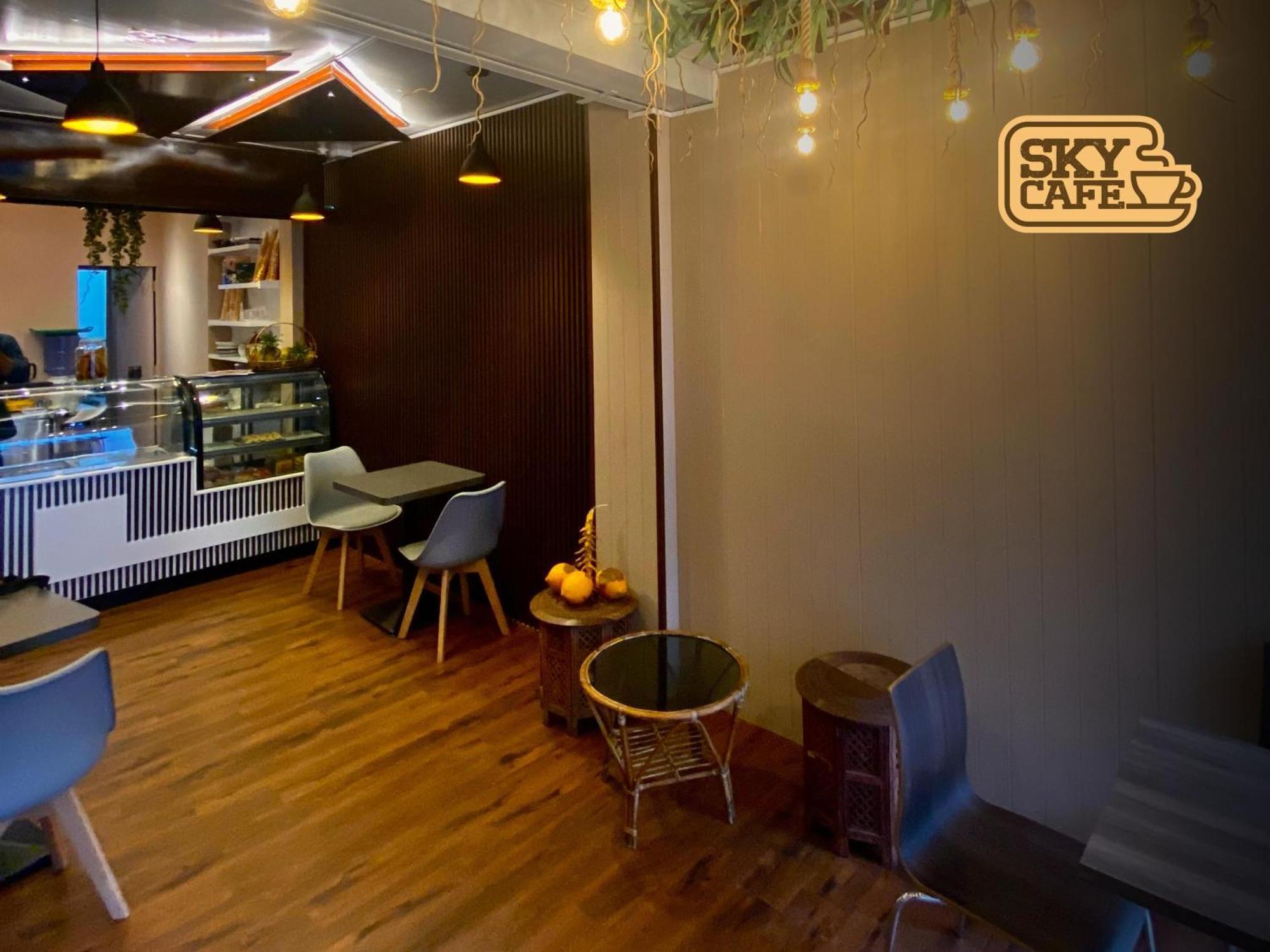 Sky Hostel 니곰보 외부 사진